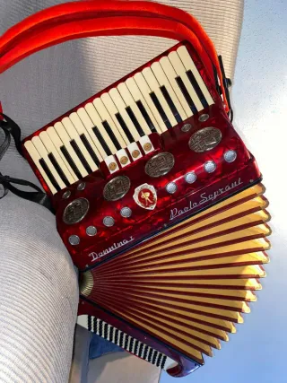 Acordeón Paolo Soprani 80 Bajos