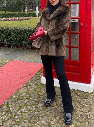 Abrigo de pelo marrón y gris