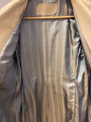 Abrigo de cuero beige mujer