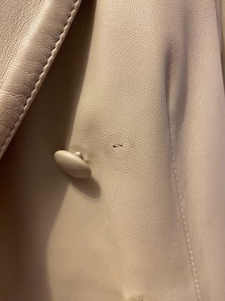 Abrigo de cuero beige mujer