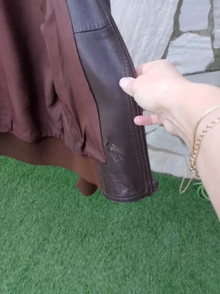 Cazadora de cuero marrón