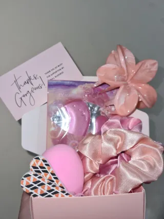 Caja regalo accesorios pelo y maquillaje