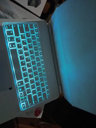 Teclado retroiluminado rojo