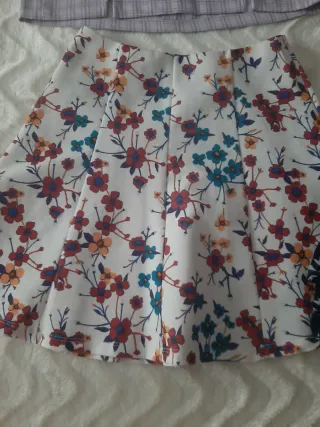 Lote 4 minifaldas estampadas