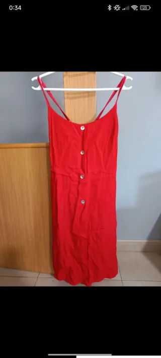 Vestido rojo con botones