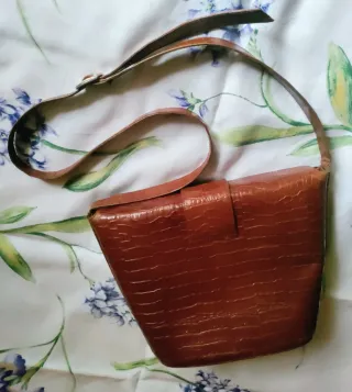 Bolso de piel marrón