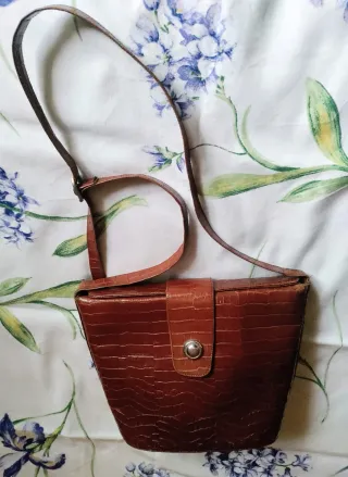 Bolso de piel marrón