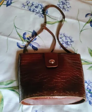 Bolso de piel marrón
