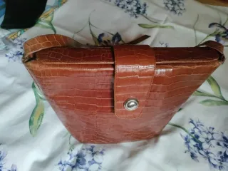 Bolso de piel marrón