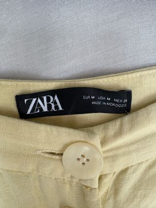 Falda midi amarilla de lino