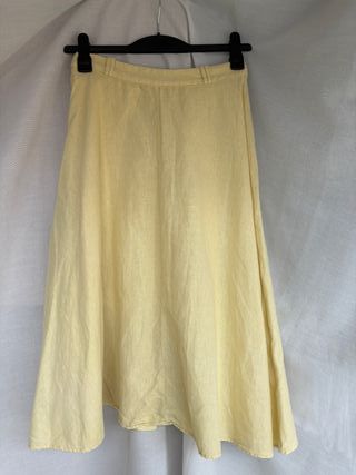 Falda midi amarilla de lino