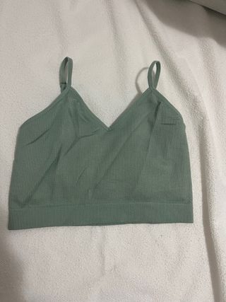 Top deportivo verde acanalado