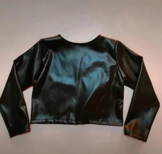 Giacca corta similpelle nera