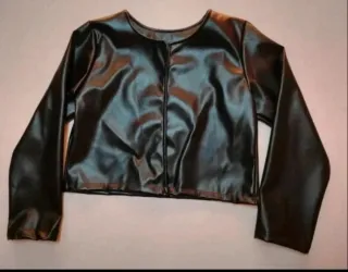 Giacca corta similpelle nera