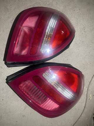 Pilotos Traseros Nissan Almera