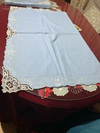 Juego de cama bordado y puntilla hilo