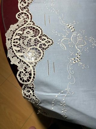 Juego de cama bordado y puntilla hilo