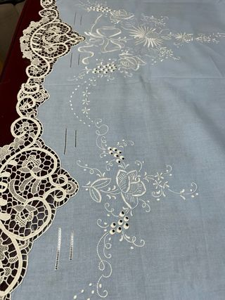 Juego de cama bordado y puntilla hilo