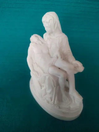 Figura religiosa Virgen con Jesucristo