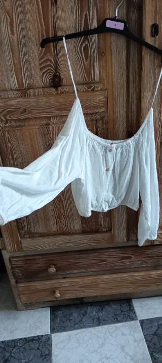 Conjunto Top Blanco y Falda pantalon azul marino.