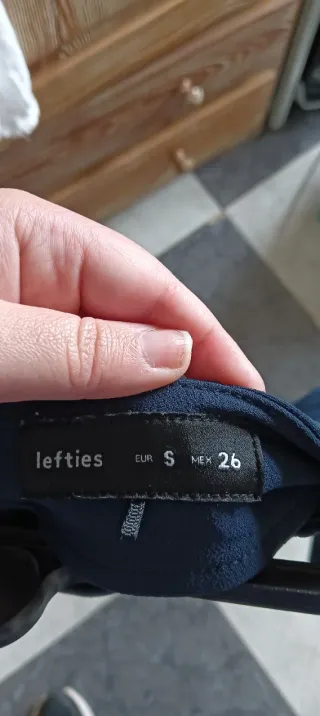 Conjunto Top Blanco y Falda pantalon azul marino.