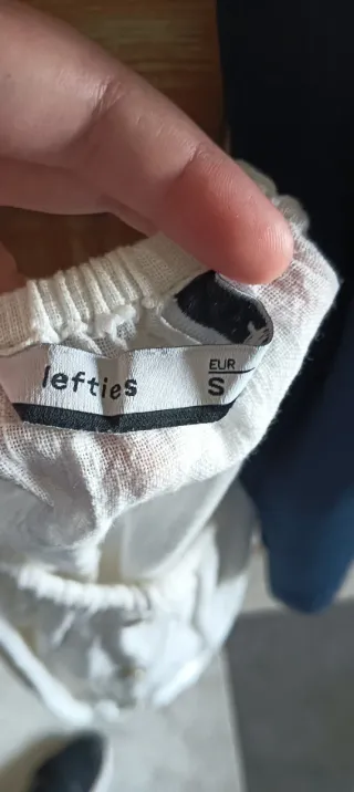 Conjunto Top Blanco y Falda pantalon azul marino.