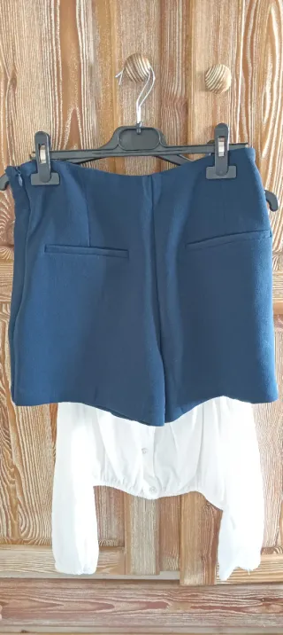 Conjunto Top Blanco y Falda pantalon azul marino.