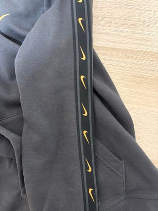 Sudadera Nike Gris y Dorada