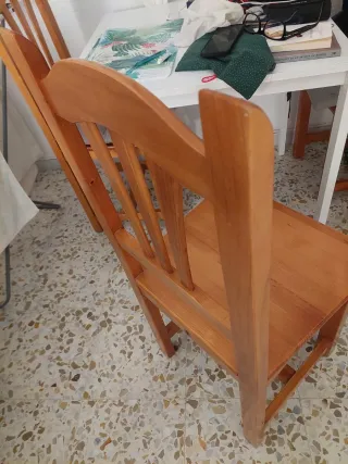 3 Sillas de madera clásicas