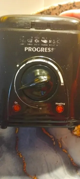 Freidora de aceite Progress.