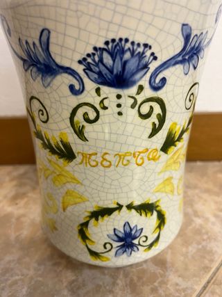 Tarro de cerámica decorado