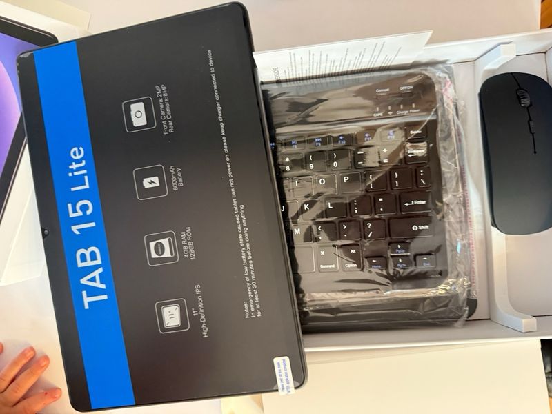 Tablet con teclado y raton nueva a estrenar androi afbeelding 2