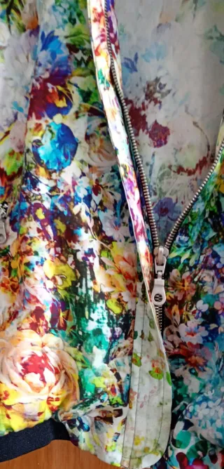 Bomber estampado floral multicolor
