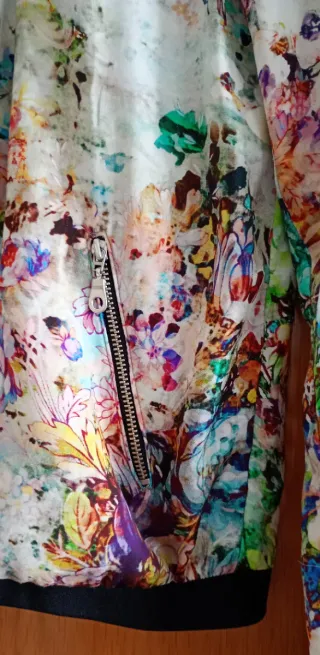 Bomber estampado floral multicolor