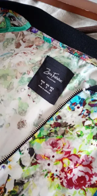 Bomber estampado floral multicolor