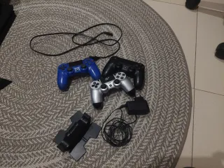 PS4 + 14 giochi + 3 controller + caricatore
