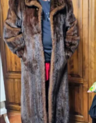 Abrigo largo de piel marrón