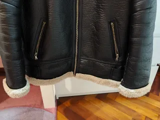 Chaqueta Zara efecto piel forrada M