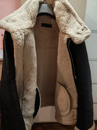 Chaqueta Zara efecto piel forrada M
