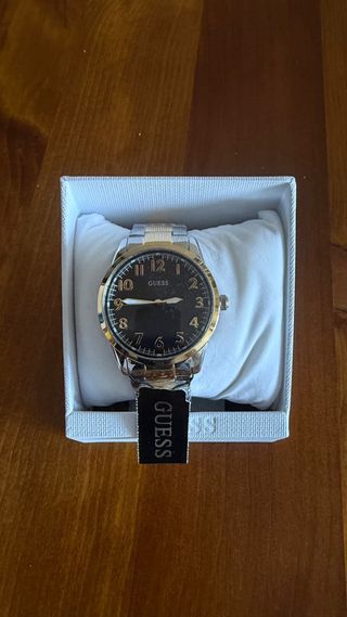 Reloj Guess Dorado y Negro