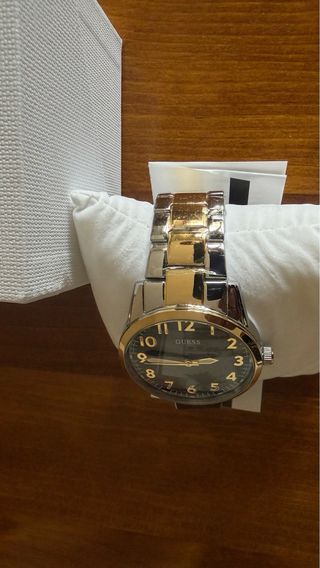 Reloj Guess Dorado y Negro