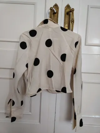 Camisa Beige Lunares Negros