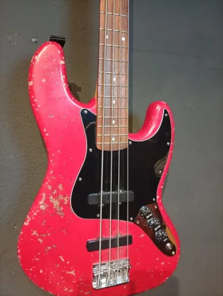 Bajo Fender Squier 90s Rojo