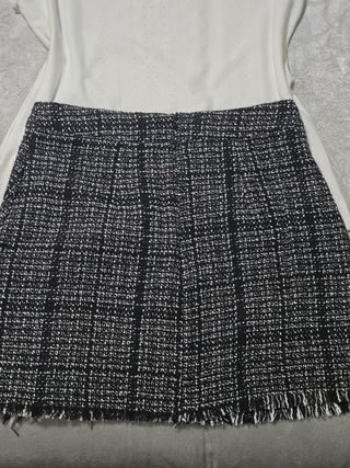 DOS CAMISETAS Y UNA FALDA. TALLA S/M