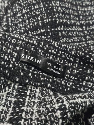 DOS CAMISETAS Y UNA FALDA. TALLA S/M