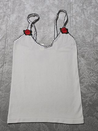 DOS CAMISETAS Y UNA FALDA. TALLA S/M