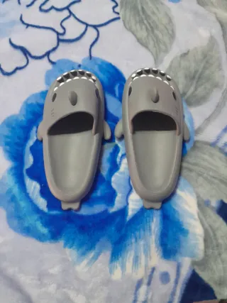 Chanclas Tiburón Grises talla 34-35