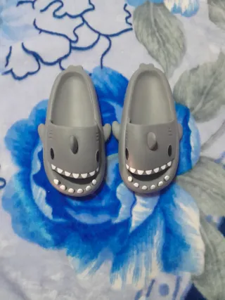 Chanclas Tiburón Grises talla 34-35
