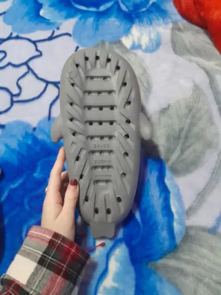 Chanclas Tiburón Grises talla 34-35