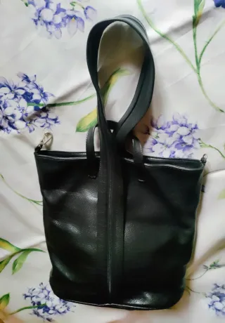 Bolso mochila de piel negro. Piel auténtica.